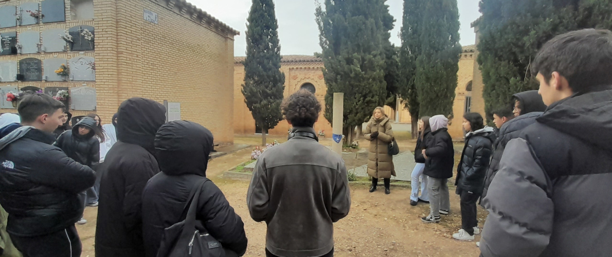 Visita al cementerio de Torrero