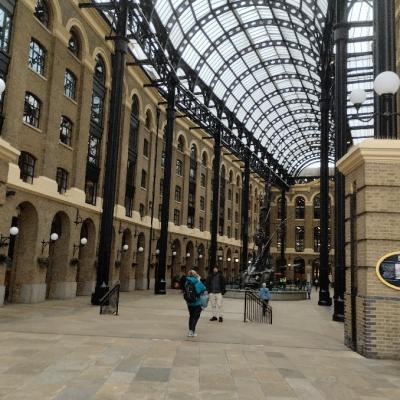 London25 057